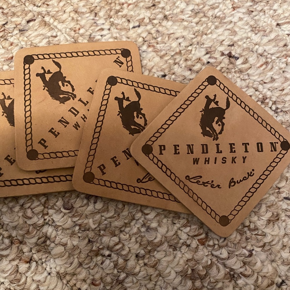 🥃 AWESOME Set of 4 Pendleton Whisky Glasses and 4 Coasters 🥃